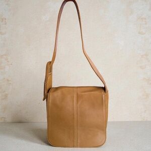 Coach 4173 Vintage Y2k Flatiron Flap Hobo Shoulder Bag in Tan/Camel Leather